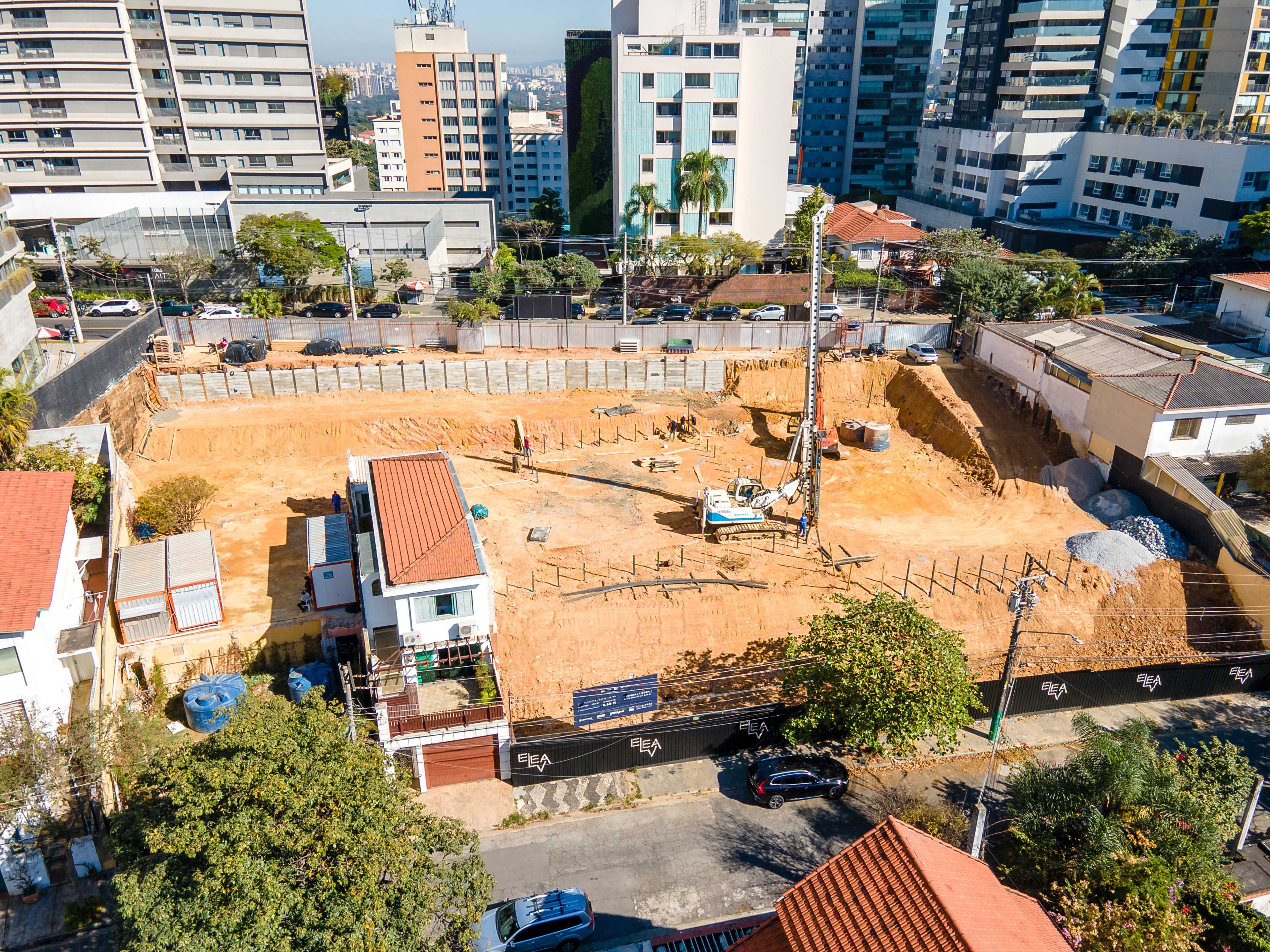 Imagem da obra em andamento